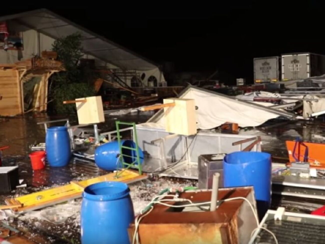 В момент трагедии в шатре находились 650 человек