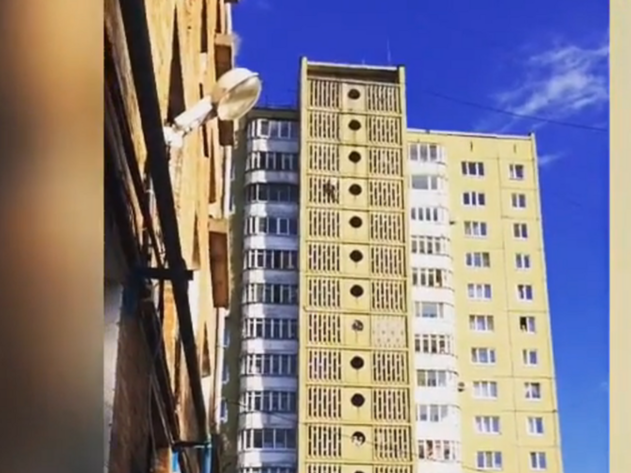 Экстремал воспользовался "удобным" фасадом дома