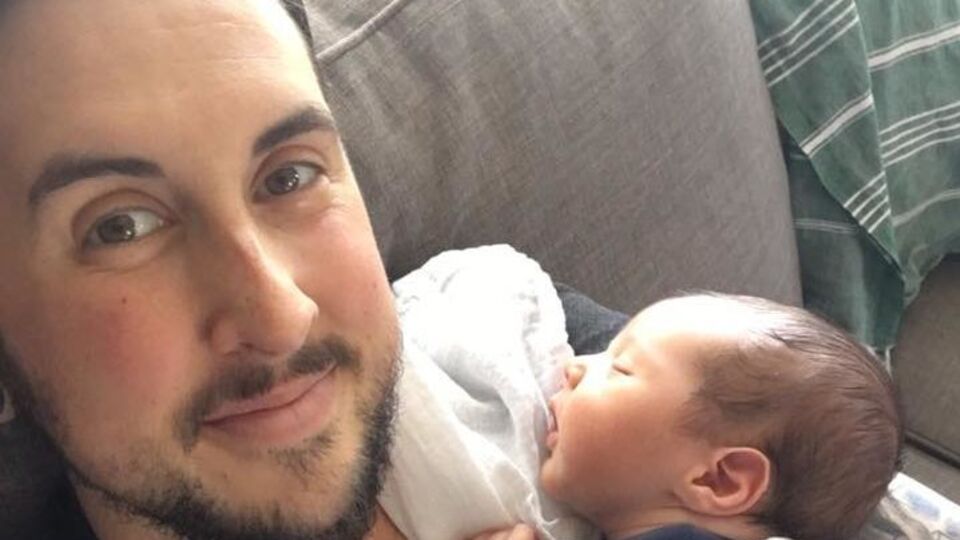 Фото новонародженого опублікували у Facebook