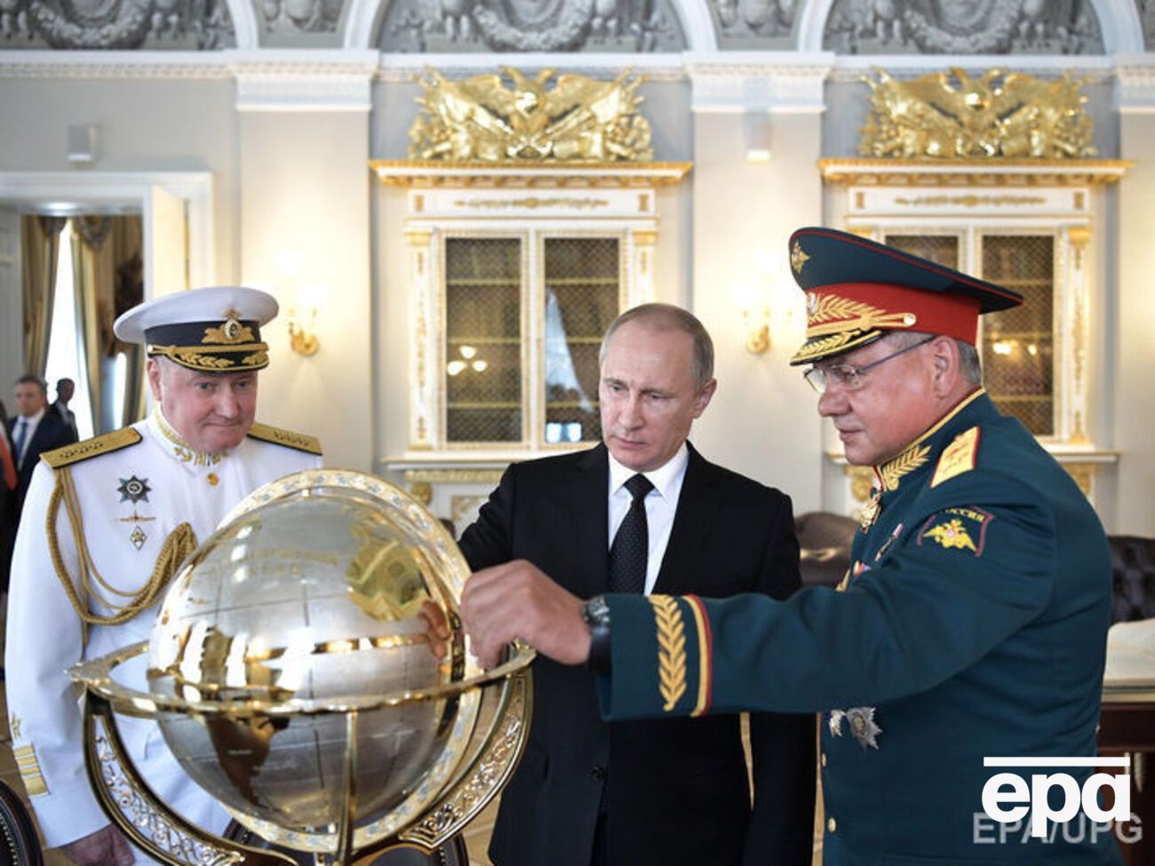 Головнокомандувач ВМФ Володимир Корольов, президент РФ Володимир Путін і міністр оборони Сергій Шойгу (зліва направо)
