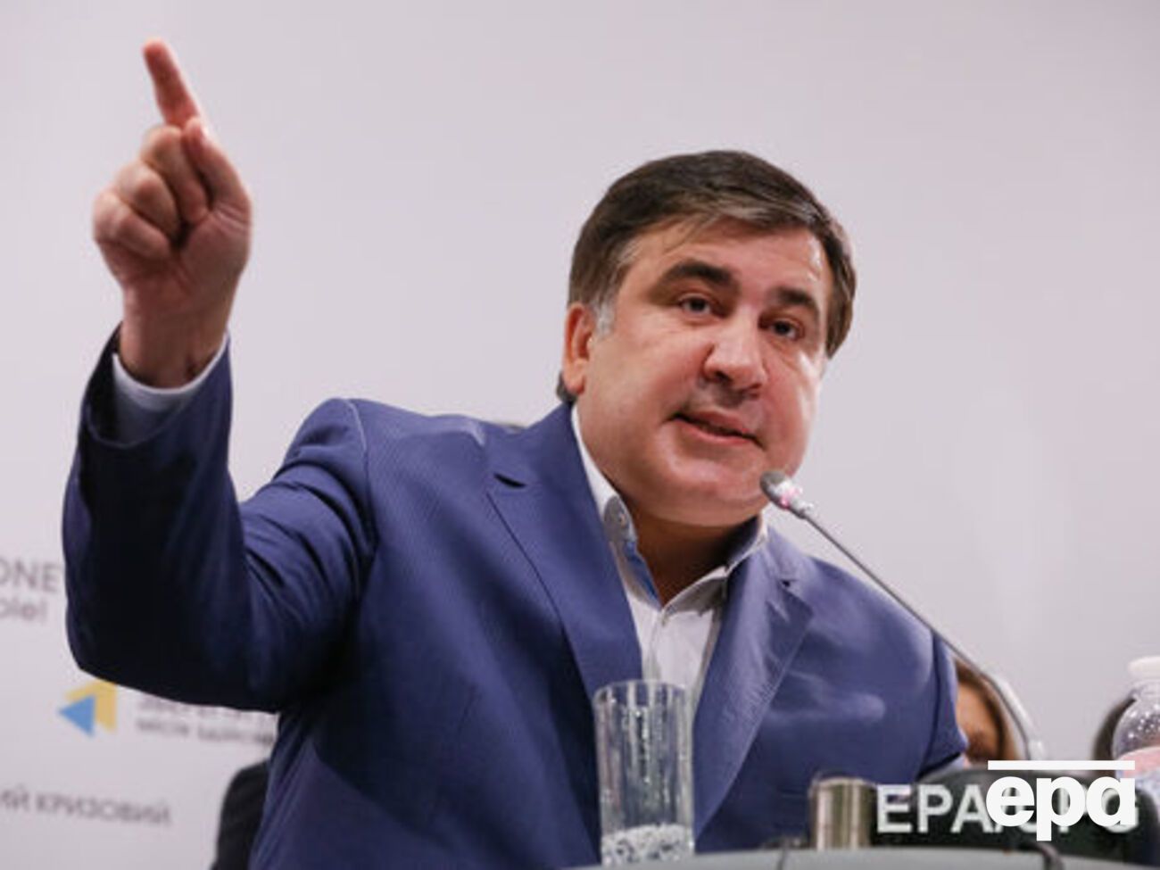 26 липня стало відомо, що Порошенко підписав указ про втрату Саакашвілі громадянства України