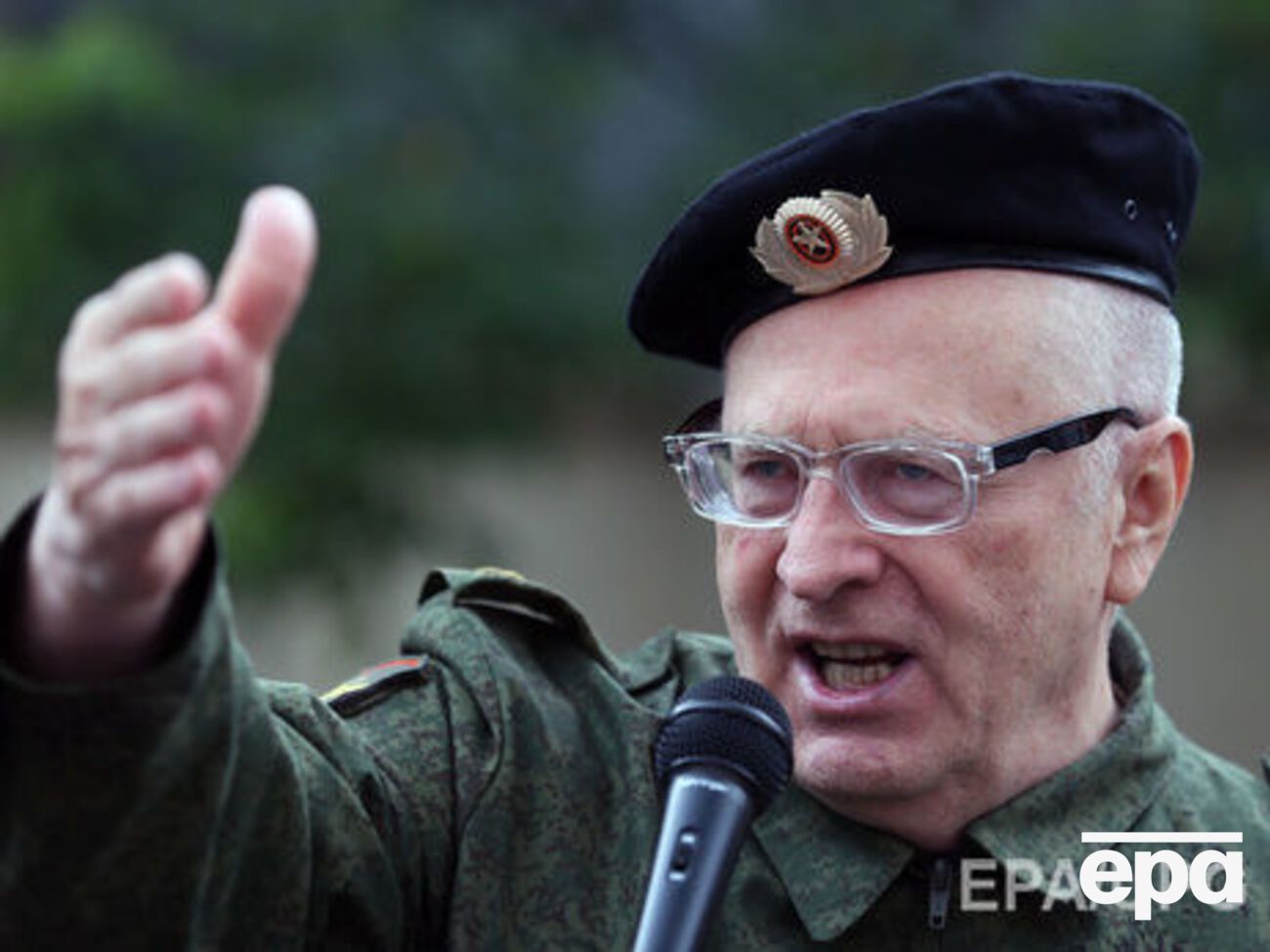 Жириновский пообещал, что умрет в один день с молодежью