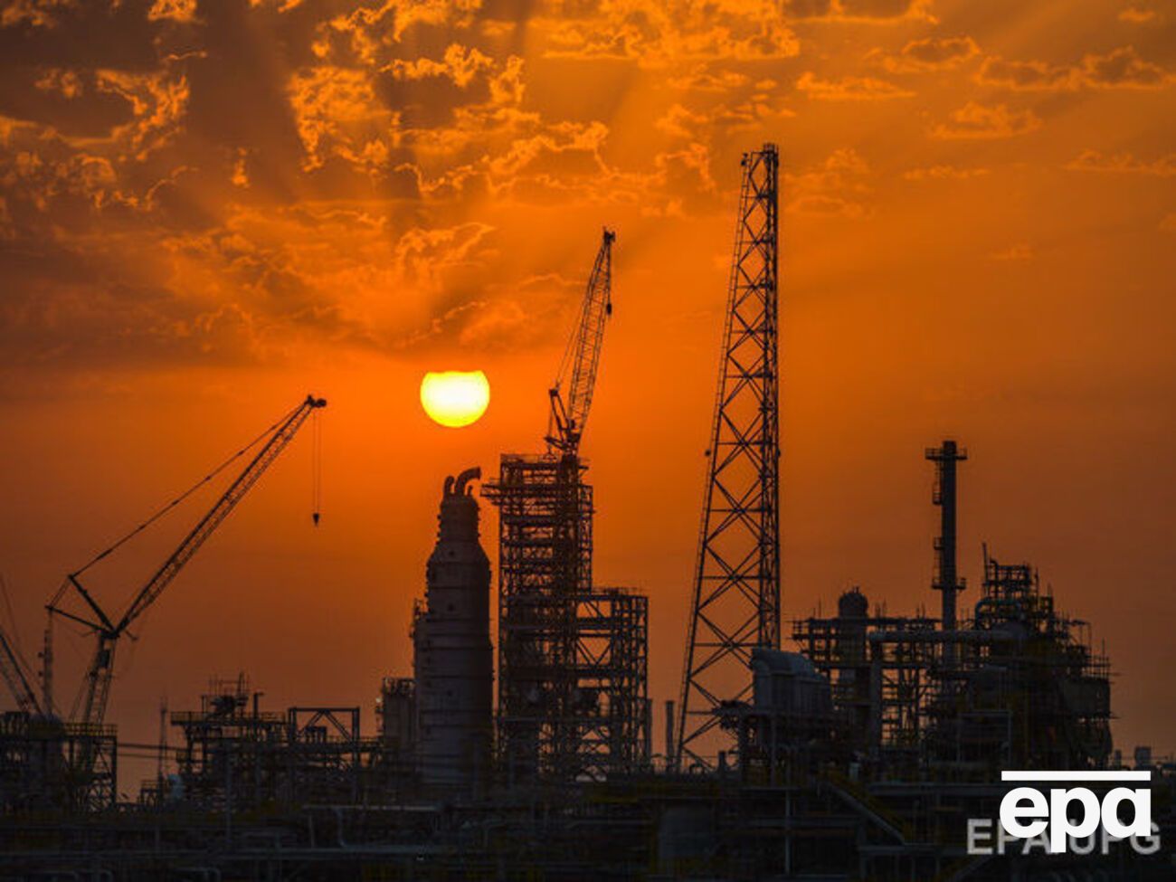 Около трети всей нефти, произведенной в Венесуэле, обрабатывается на американских нефтеперерабатывающих заводах