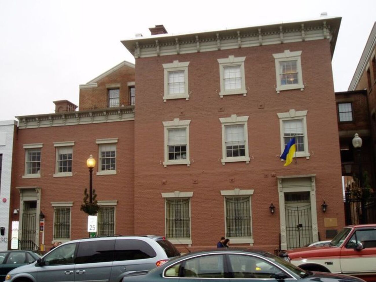 У посольстві нагадали, що політикою нинішньої адміністрації США стосовно України є підтримка уряду країни у відновленні суверенітету і територіальної цілісності