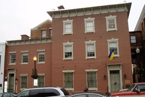 В посольстве напомнили, что политикой нынешней администрации США в отношении Украины является поддержка правительства страны в восстановлении суверенитета и территориальной целостности