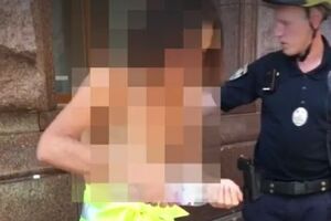 Патрульные напоили женщину водой