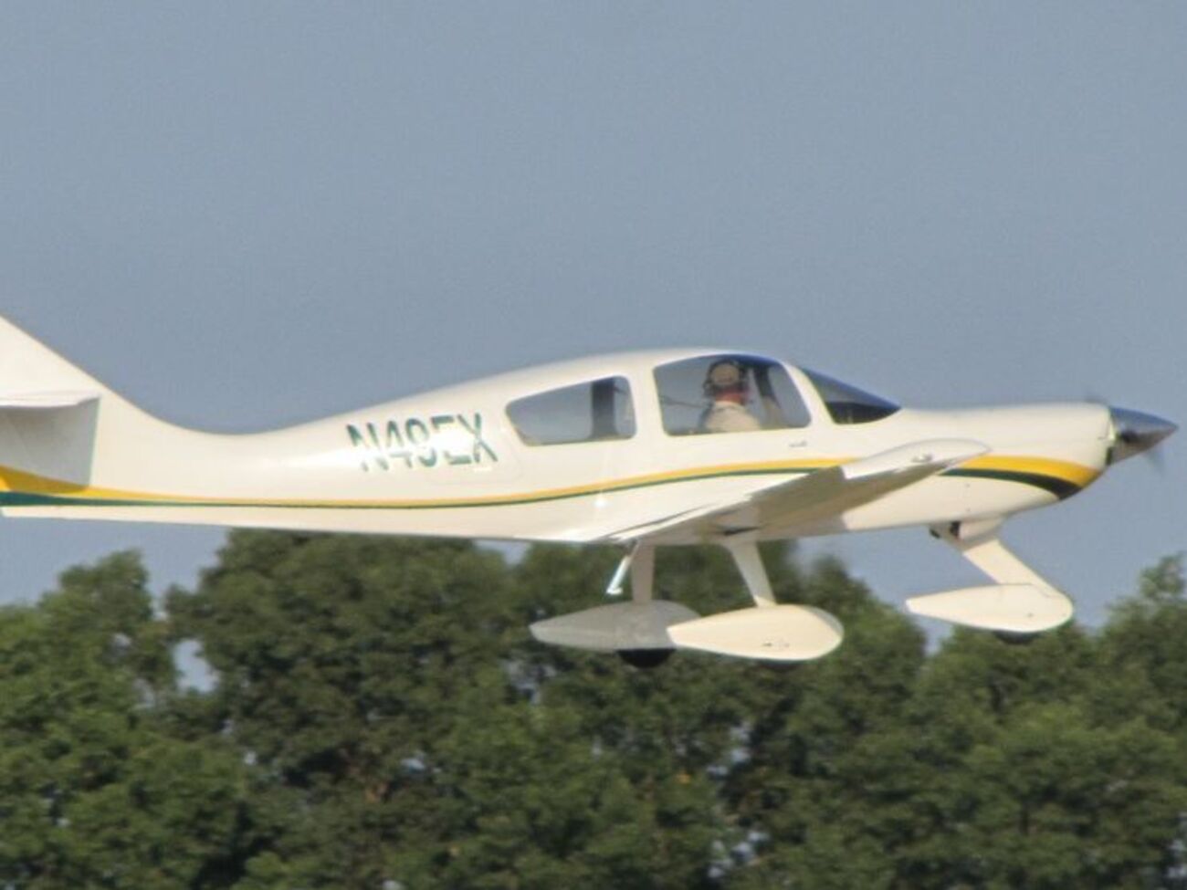 Разбившийся самолет был одномоторным