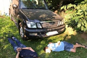 Зовні викрадений автомобіль такий, як і цивільний