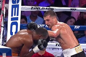 Избиение Гвоздиком соперника остановил рефери