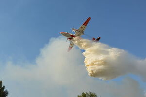 К тушению пожара привлечена спасательная авиация