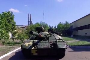 Порошенко: Боевой танк Т-72А стал еще более защищенным и эффективным