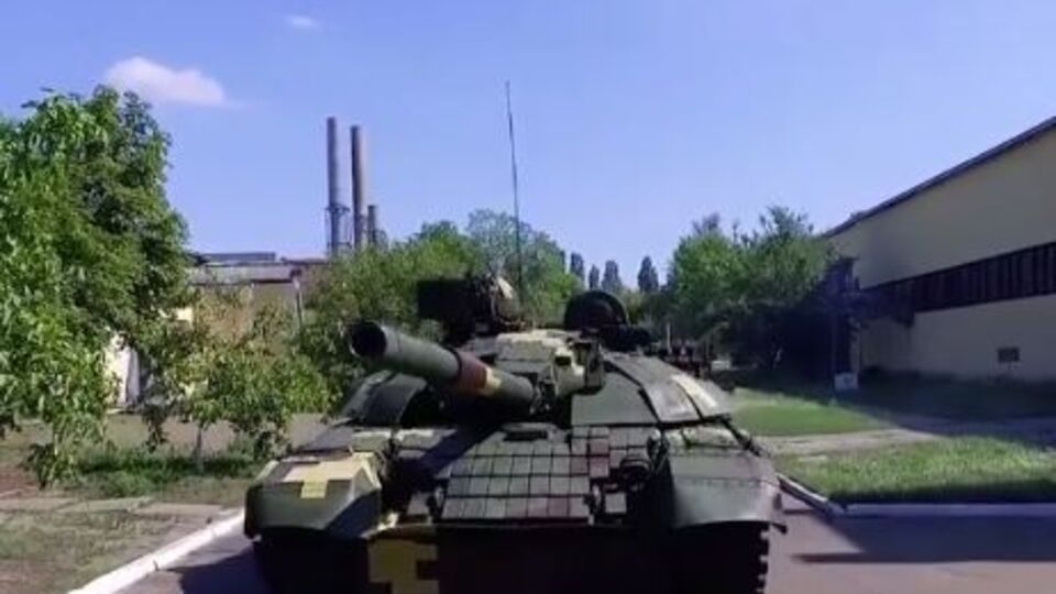 Порошенко: Боевой танк Т-72А стал еще более защищенным и эффективным