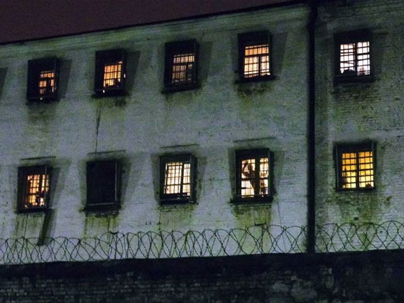 Сергей Старенький:&nbsp;Сколько из общака получает начальник СИЗО? Мне называли сумму $30 тыс. в месяц. Сколько из них он отдает наверх руководству &ndash; не знаю