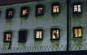 Сергей Старенький: Сколько из общака получает начальник СИЗО? Мне называли сумму $30 тыс. в месяц. Сколько из них он отдает наверх руководству – не знаю