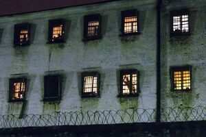 Сергей Старенький: Сколько из общака получает начальник СИЗО? Мне называли сумму $30 тыс. в месяц. Сколько из них он отдает наверх руководству – не знаю