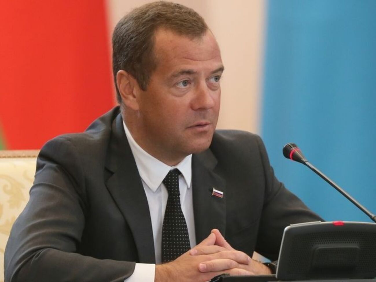 Медведева назвали наиболее вероятным преемником Путина