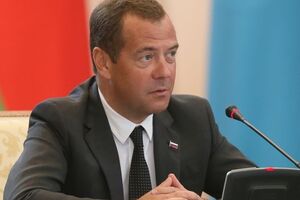 Медведева назвали наиболее вероятным преемником Путина