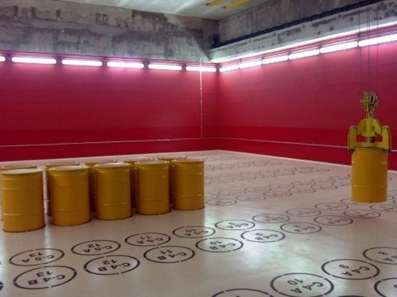 Завод рассчитан на переработку жидких радиоактивных отходов в течение 20-летнего периода