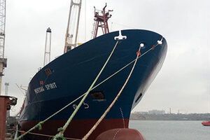На борту затриманого в Греції судна перебувало 17 членів екіпажу, усі – громадяни України