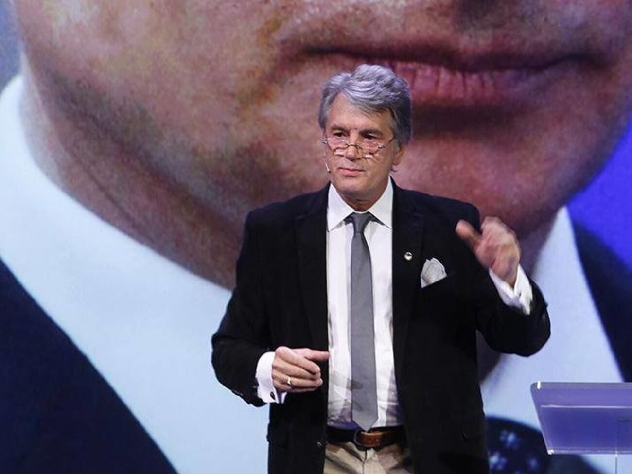 Ющенко: Коли Путін ходить Донбасом, він чує російську мову і ходить у російську церкву