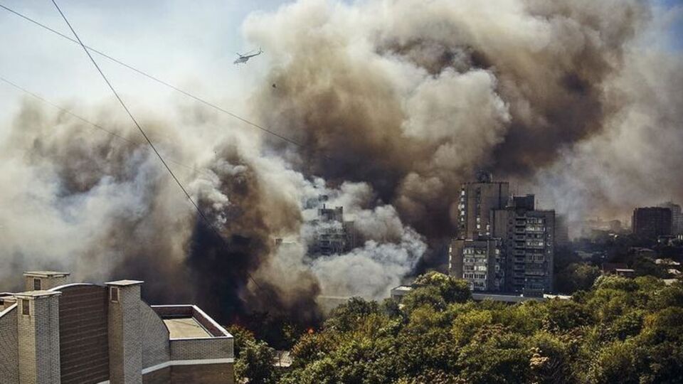 Існує загроза поширення вогню на близько розташовані будинки