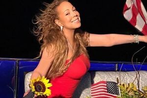 Кэри продемонстрировала формы сквозь прозрачную ткань