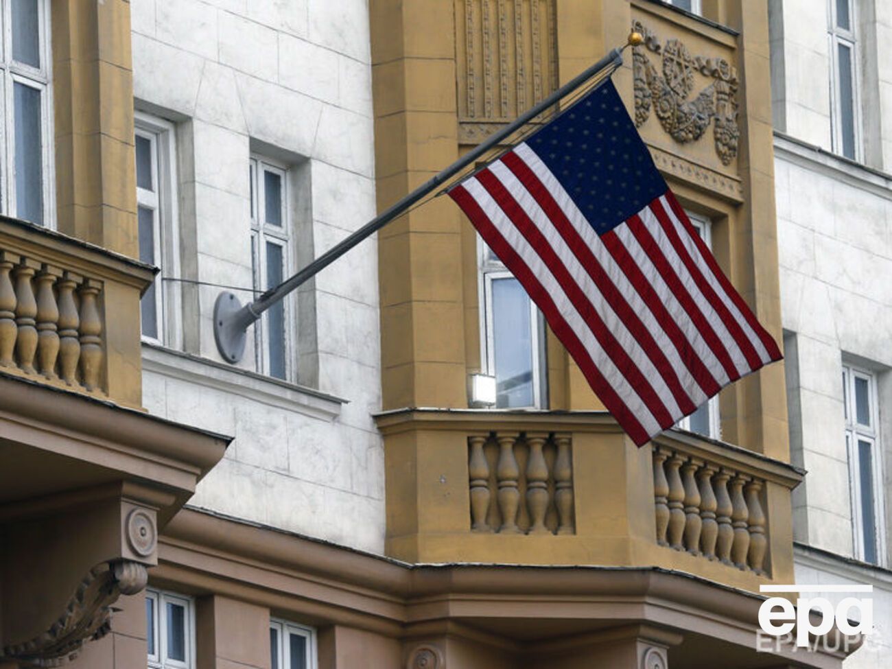 Призупинення видавання віз США особливо вдарить по жителях російських регіонів