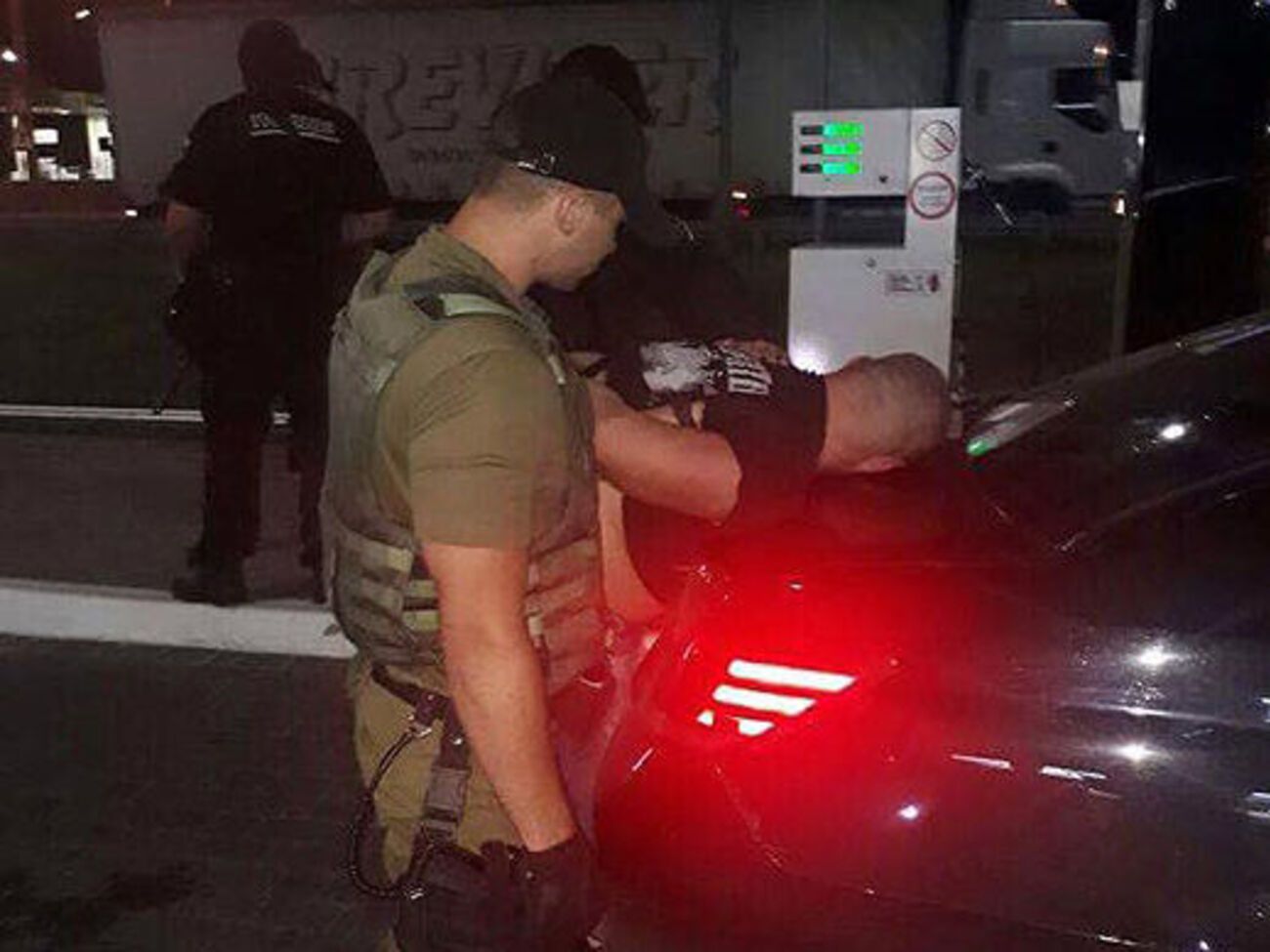 Поліцейські затримали підозрюваних на одній з АЗС у Житомирській області