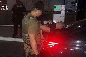 Полицейские задержали подозреваемых на одной из АЗС в Житомирской области