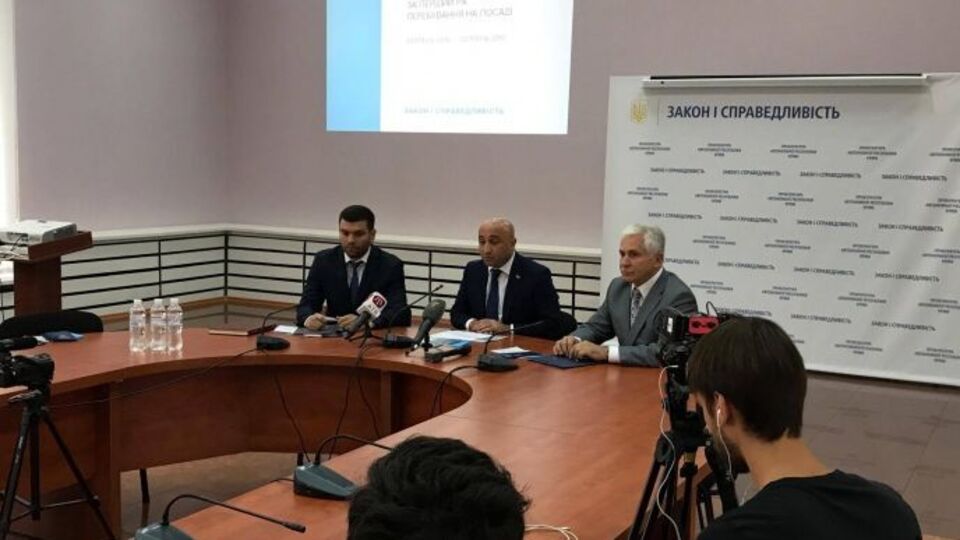 За словами Мамедова (на фото другий зліва), експерти врахували і "скіфське золото", й археологічну спадщину, і твори мистецтва