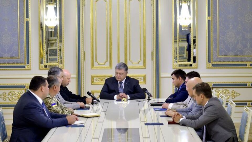 Порошенко поручил рассмотреть вопрос вероятных поставок КНДР украинских ракетных двигателей на Совбезе ООН