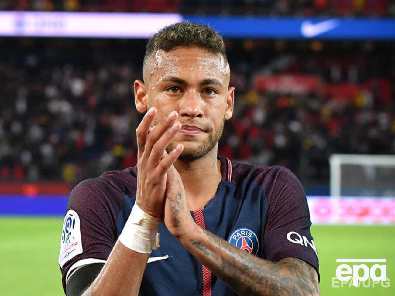 "Барселона" судится с Неймаром