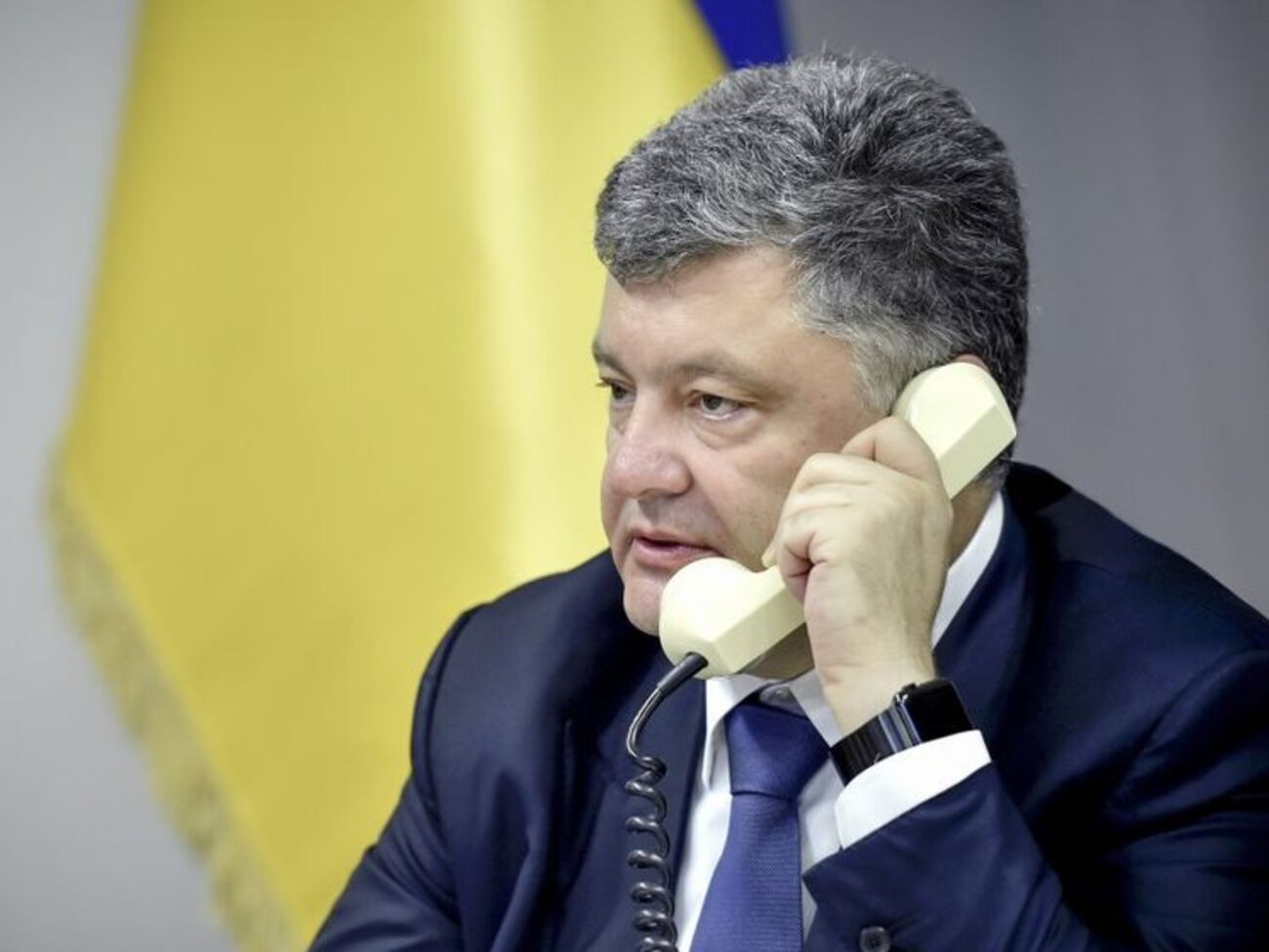 Порошенко поспілкувався з Путіним, Меркель і Макроном