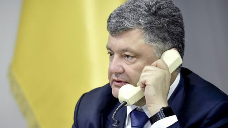Порошенко поспілкувався з Путіним, Меркель і Макроном