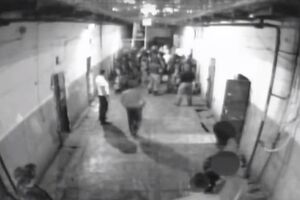 Задержанных избивали избирательно