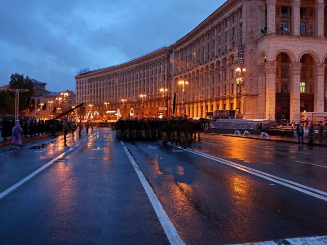 Генеральная репетиция парада прошла под дождем