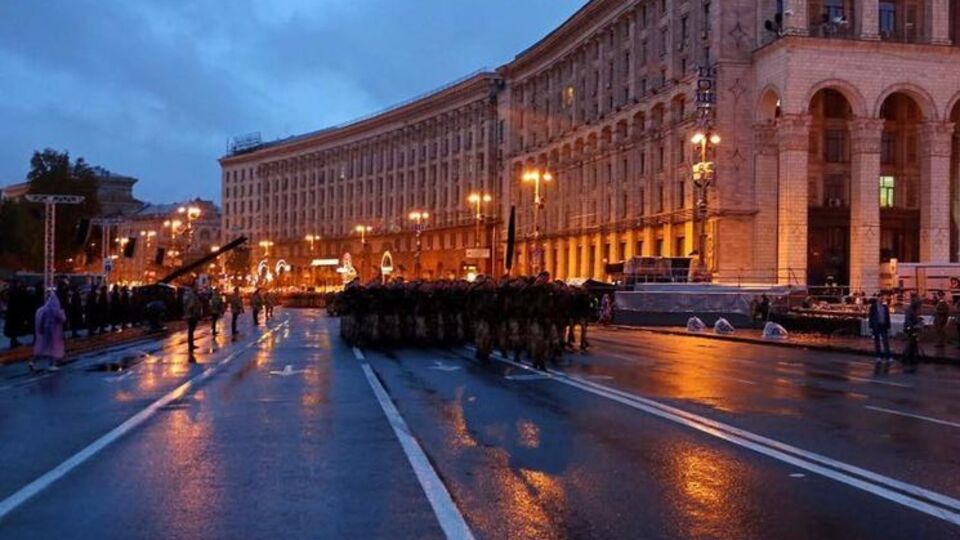 Генеральная репетиция парада прошла под дождем