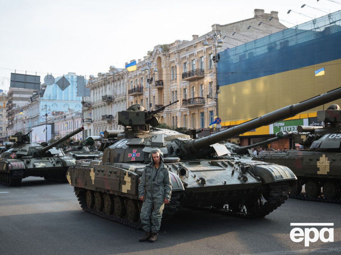 На Крещатике в 10.00 начнется традиционный парад с участием 4,5 тыс. военнослужащих