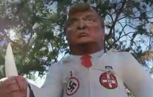 Демонстранты принесли гигантского надувного "Трампа"