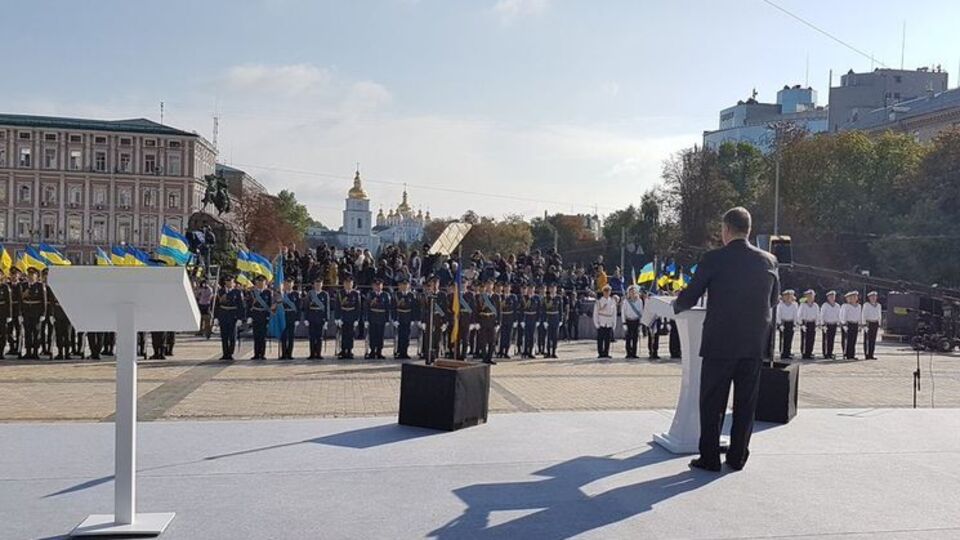 Порошенко: Крим буде вільним від Росії і її зелених чоловічків