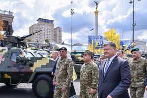 Порошенко: Ми стримуємо російську армію, яка має бюджет у 10 разів більший за наш