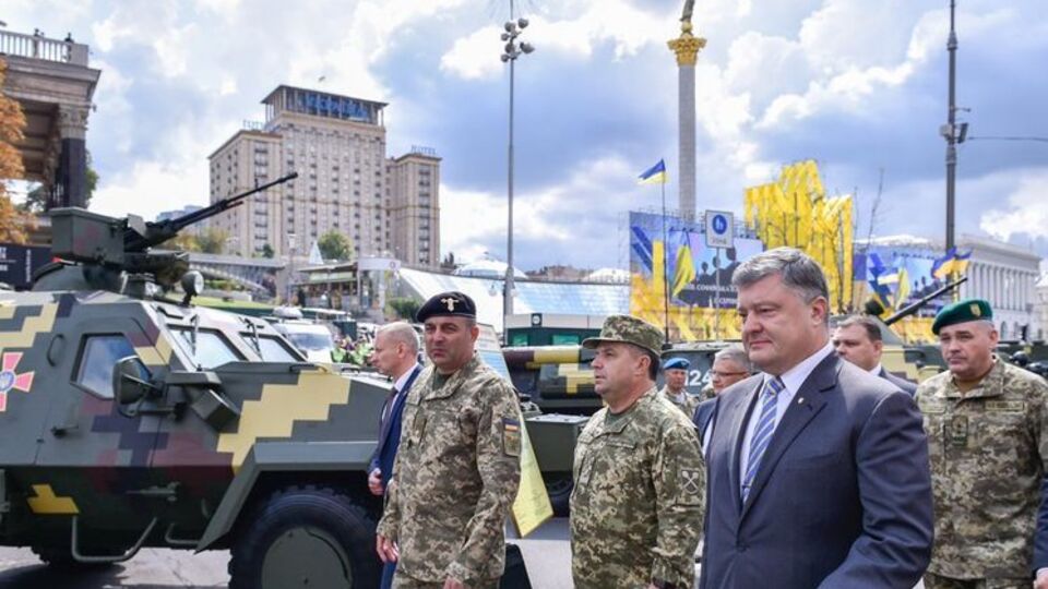 Порошенко: Мы сдерживаем российскую армию, у которой бюджет в десять раз больше нашей