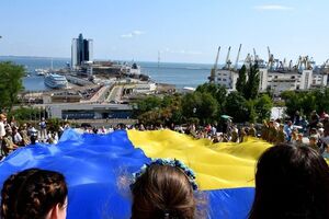 Державний прапор України на Потьомкінських сходах в Одесі