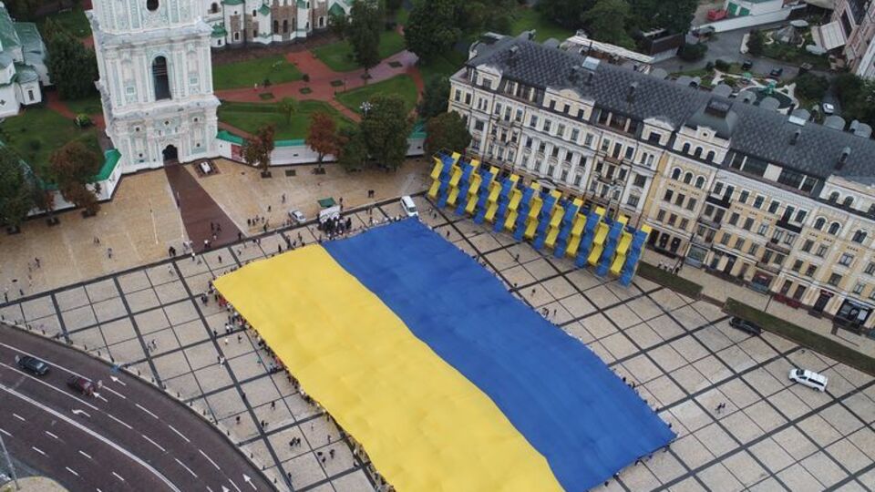 У Києві розгорнули прапор України площею 2400 м²