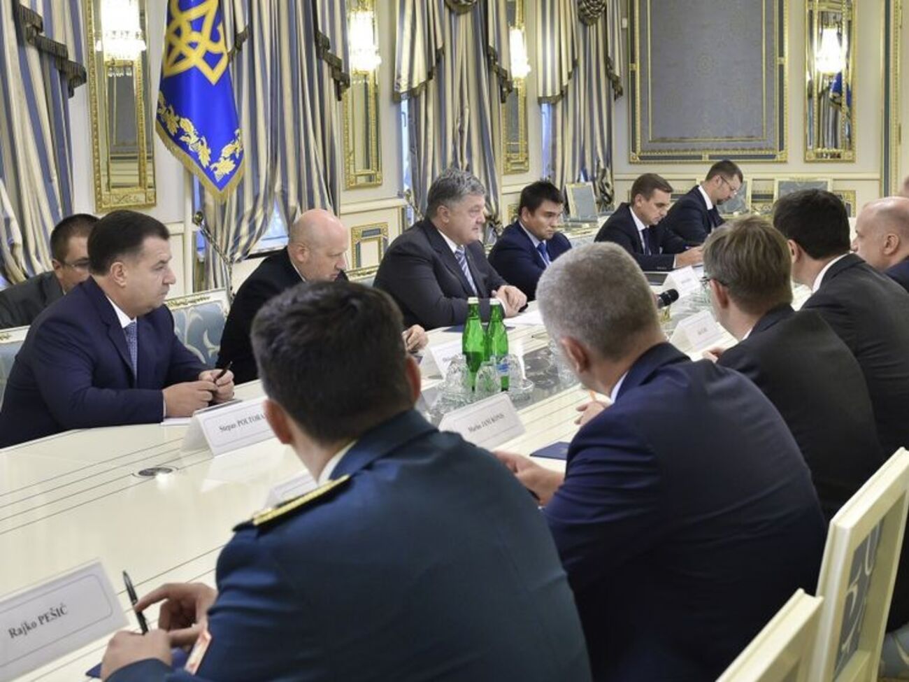 Порошенко зустрівся з главами оборонних відомств напередодні Дня Незалежності України