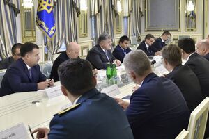Порошенко встретился с главами оборонных ведомств накануне Дня Независимости Украины