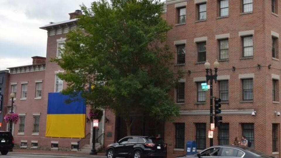 Посольство України у США: Синьо-жовтий прапор України – це знак незламності кожного українця, символ наших перемог та гордості