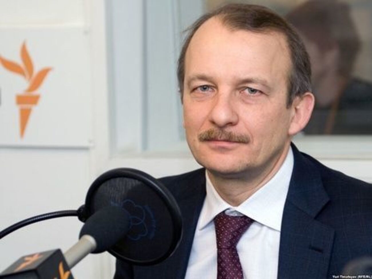 Алексашенко сообщил, что находится за границей
