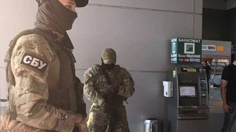 Співробітника СБУ затримали на хабарі