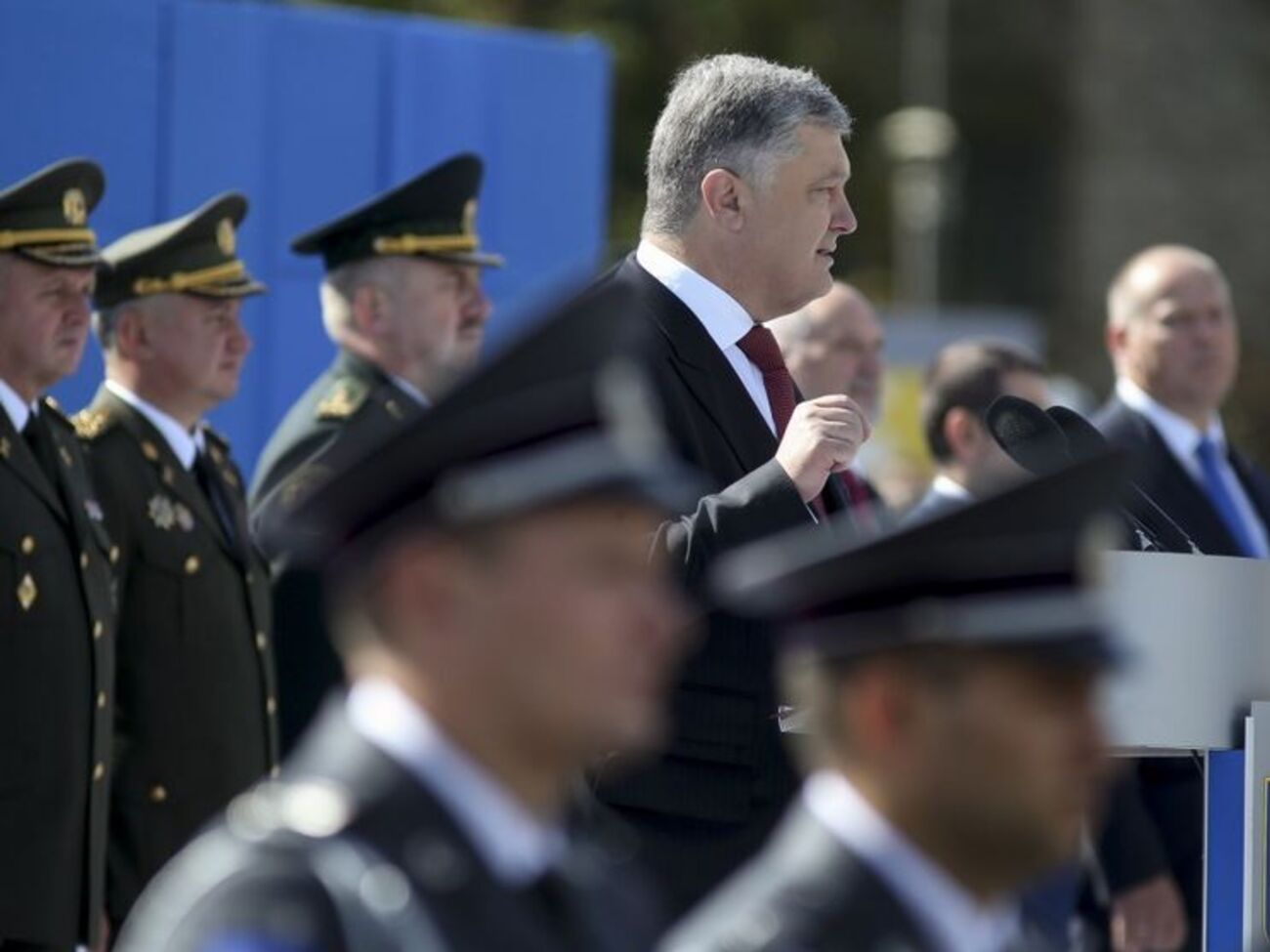 Порошенко: Це армія, яку підтримує весь український народ